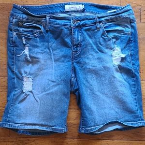 Torrid Size 14 distressed jean shorts